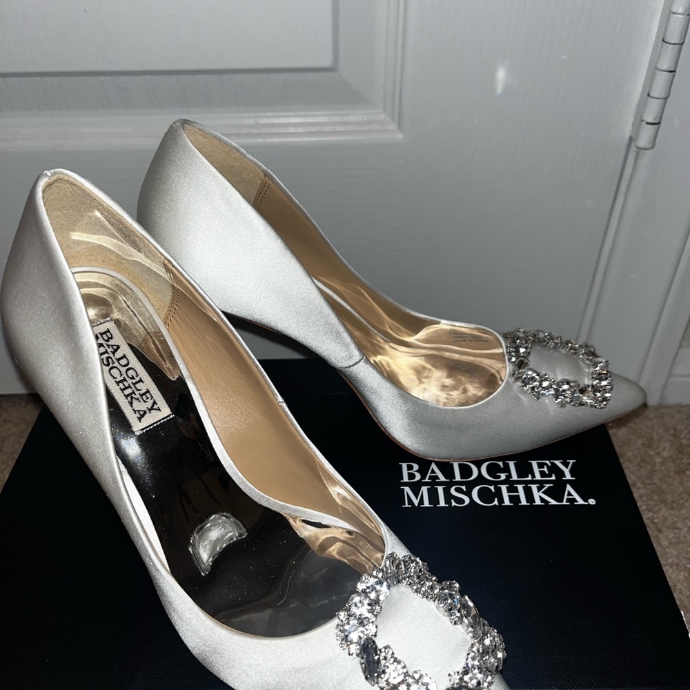 Badgley Mischka
Cher Satin Buckle Cocktail High-Heel Pumps - Picture 5 of 6